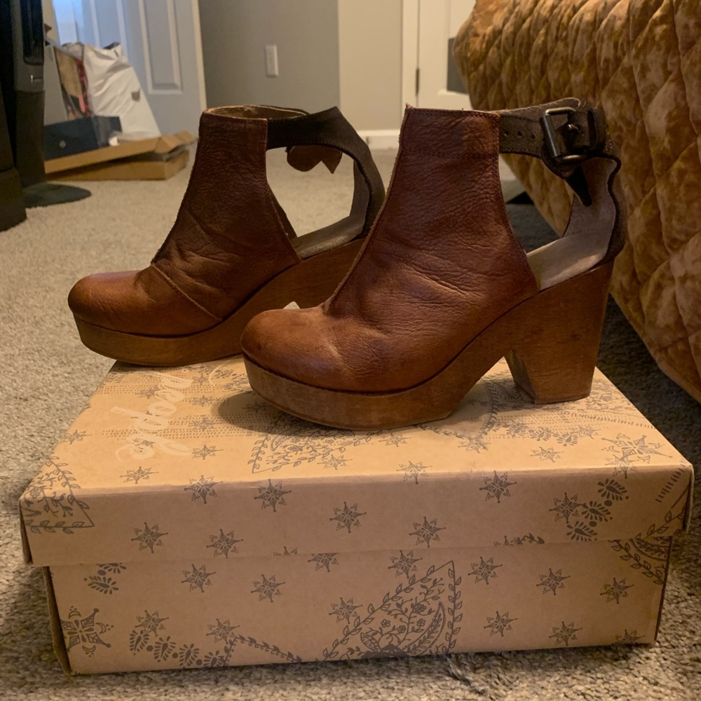 Free People Clog w/ box